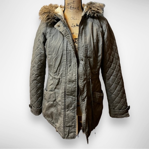 THREAD &‎ SUPPLY Olive Green Quilted Utility Jacket with Faux Fur Hood - Picture 1 of 10